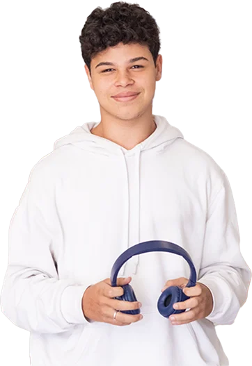 Garoto com fone